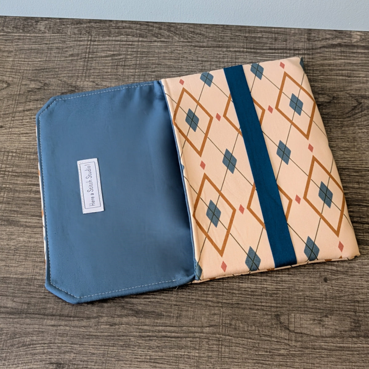 Pink Argyle Kobo & Kindle Sleeve