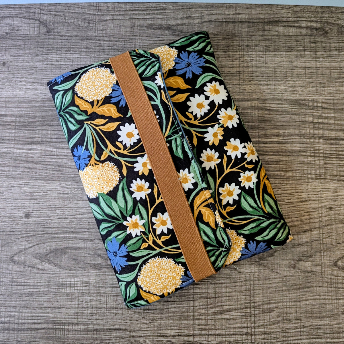 Black Forage Floral Kobo & Kindle Sleeve