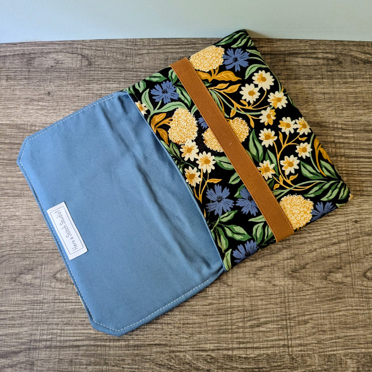 Black Forage Floral Kobo & Kindle Sleeve