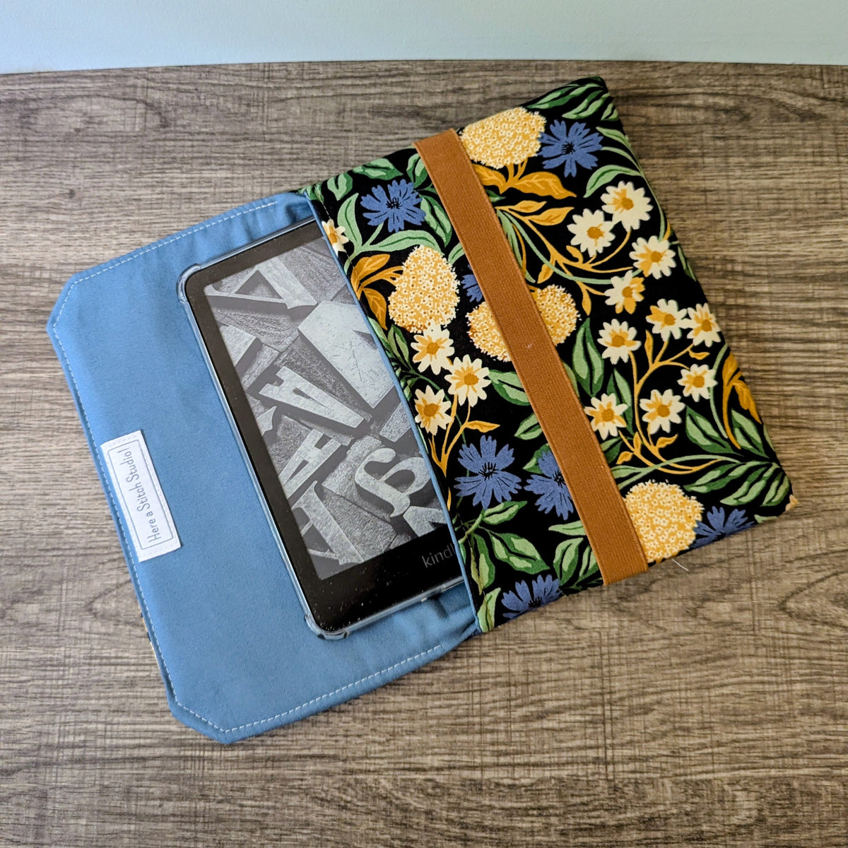 Black Forage Floral Kobo & Kindle Sleeve