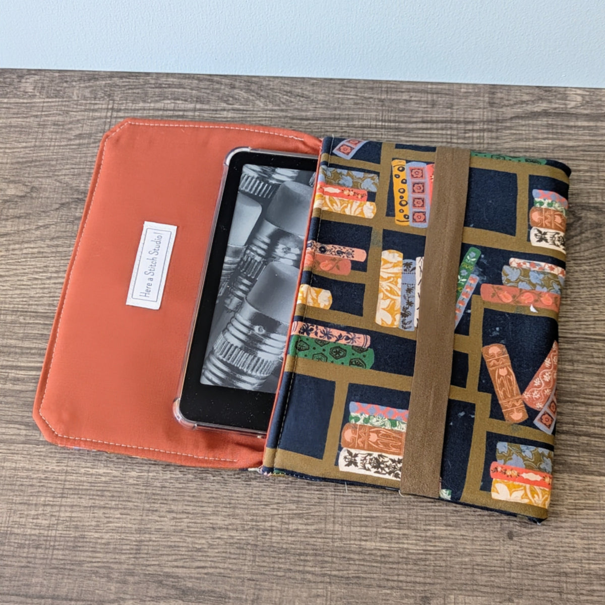 Bookshelf Kobo & Kindle Sleeve